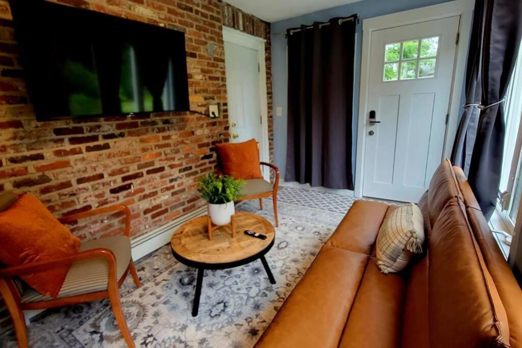 Unique & Peaceful Boston Home Exterior photo